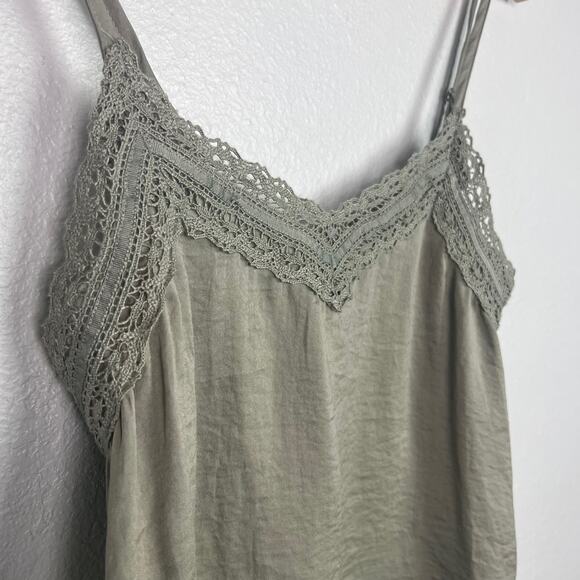 Hollister Size XS Sage Green Lace Trimmed Camisole Top Y2K Adjustable Straps - Picture 2 of 6